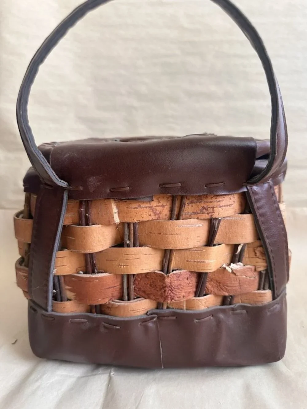Vintage Fishing Basket Creel Rustic Cabin Decor Cottage Lake Americana Rustic